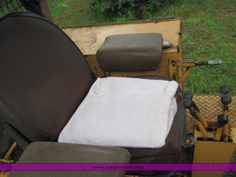 image for item 3911 1983 Case 1150D dozer