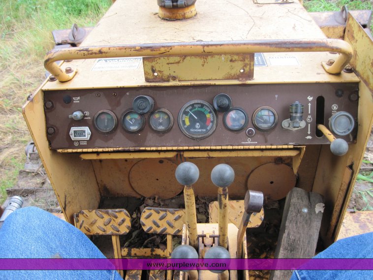 image for item 3911 1983 Case 1150D dozer