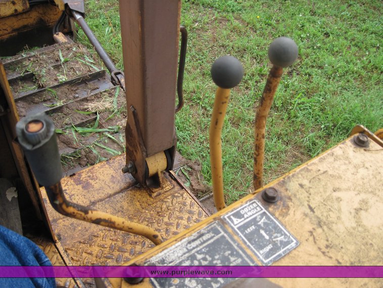 image for item 3911 1983 Case 1150D dozer