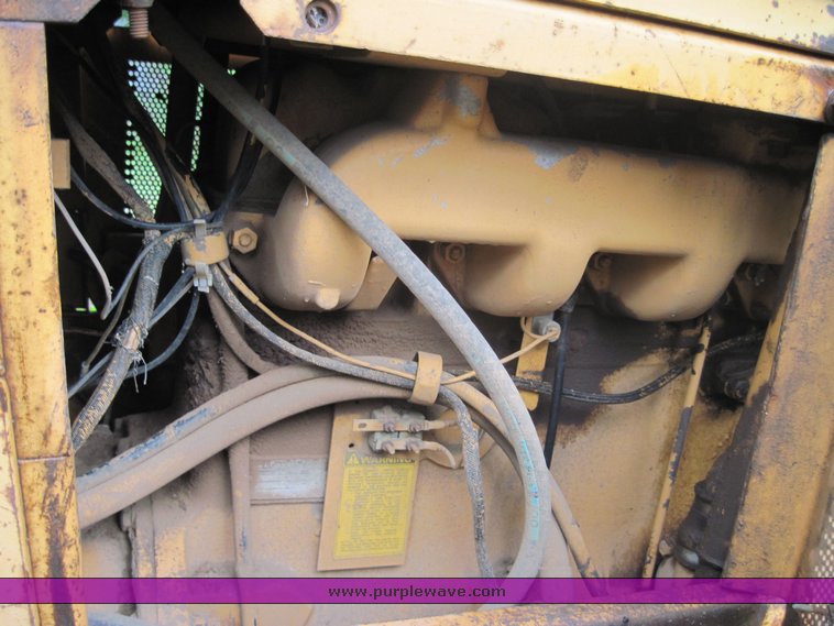 image for item 3911 1983 Case 1150D dozer