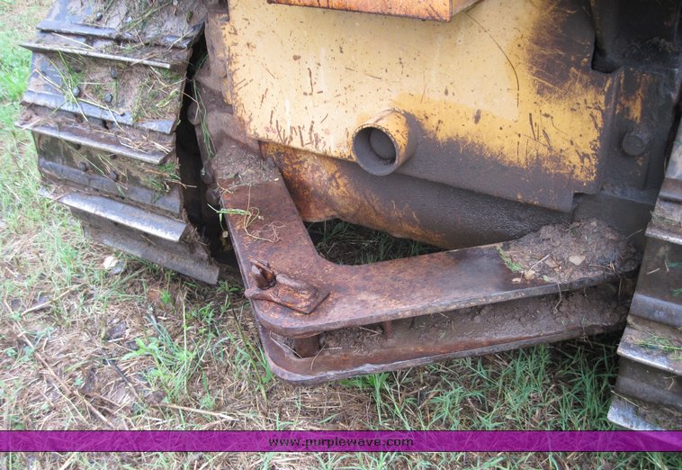 image for item 3911 1983 Case 1150D dozer