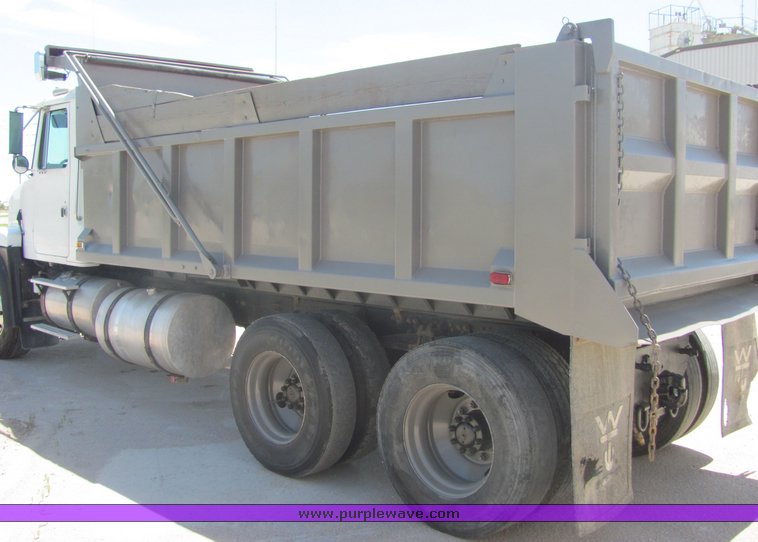 image for item 4622 1998 Volvo dump truck