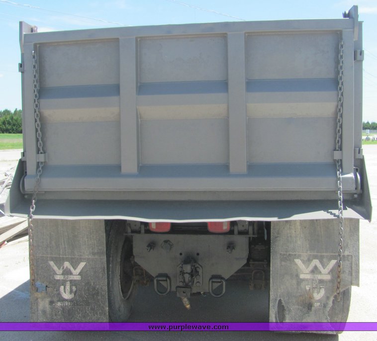 image for item 4622 1998 Volvo dump truck