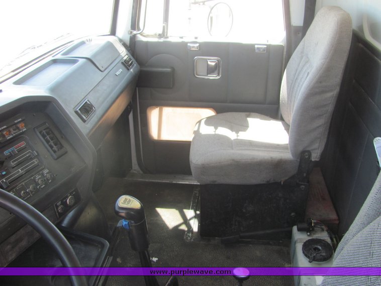 image for item 4622 1998 Volvo dump truck