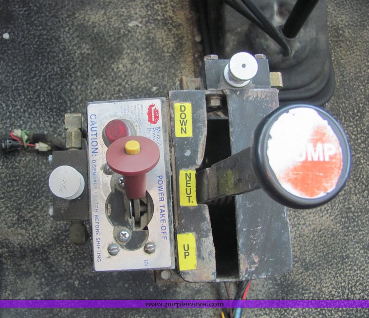 image for item 4622 1998 Volvo dump truck