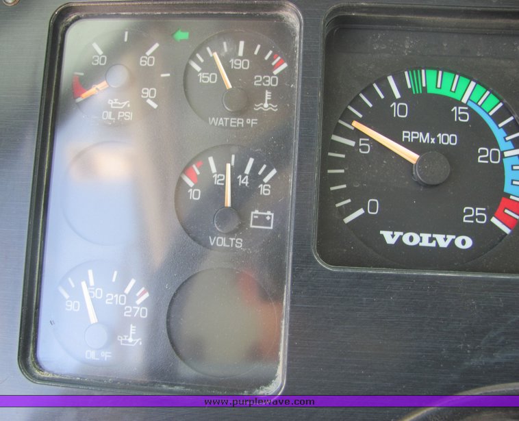 image for item 4622 1998 Volvo dump truck