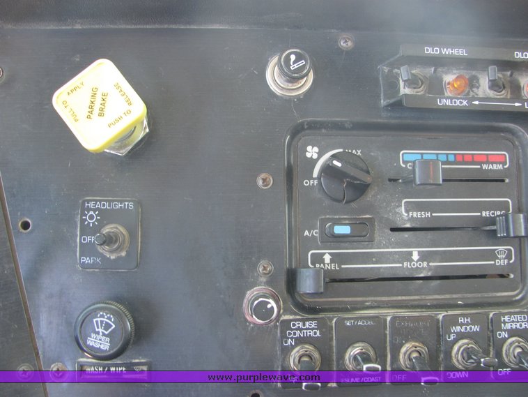 image for item 4622 1998 Volvo dump truck