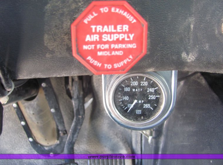 image for item 4622 1998 Volvo dump truck