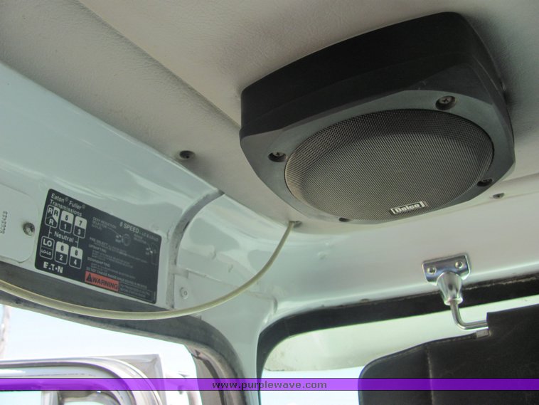 image for item 4622 1998 Volvo dump truck