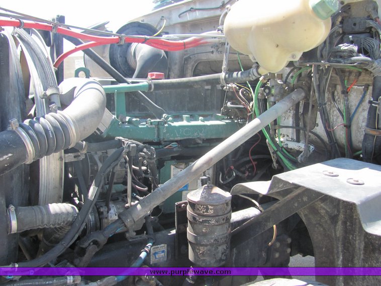 image for item 4622 1998 Volvo dump truck