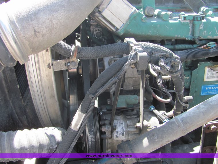 image for item 4622 1998 Volvo dump truck