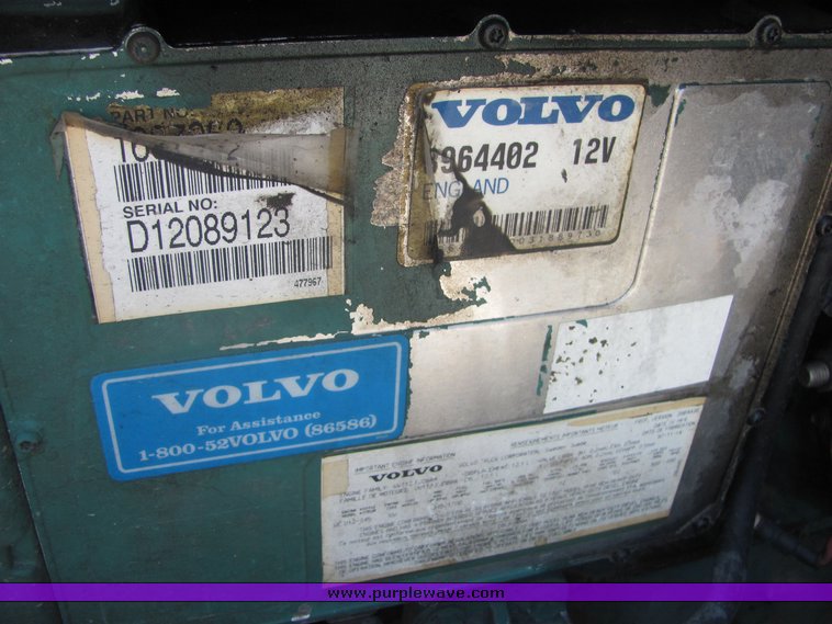 image for item 4622 1998 Volvo dump truck