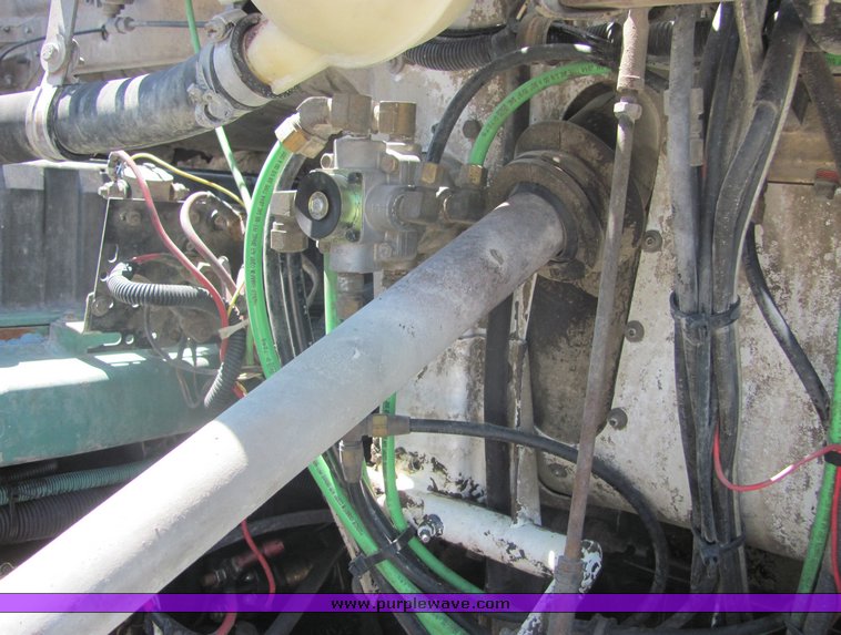 image for item 4622 1998 Volvo dump truck