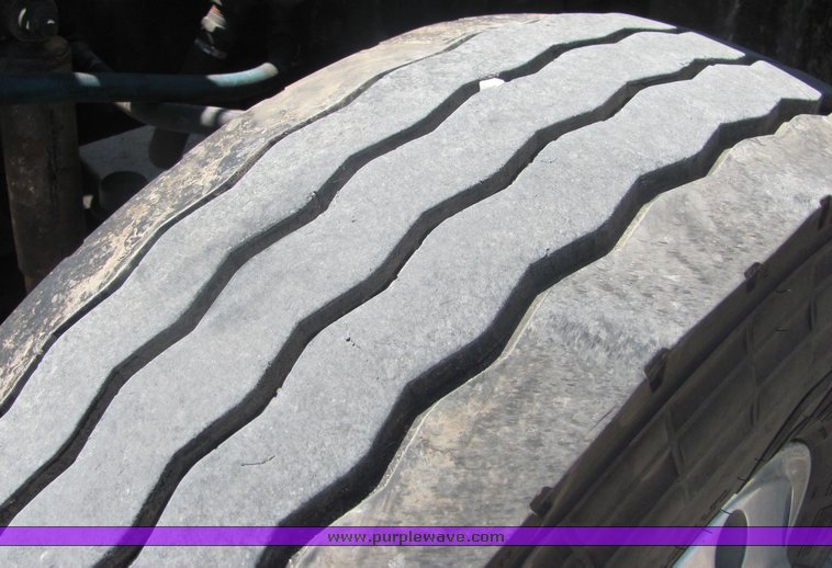 image for item 4622 1998 Volvo dump truck