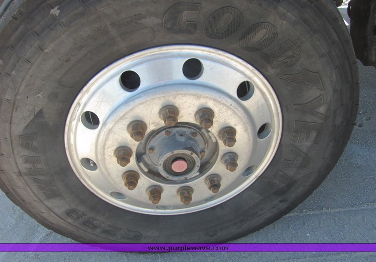 image for item 4622 1998 Volvo dump truck