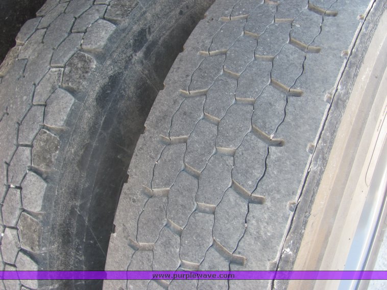 image for item 4622 1998 Volvo dump truck