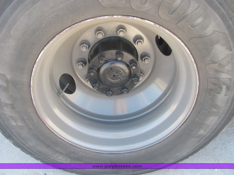 image for item 4622 1998 Volvo dump truck