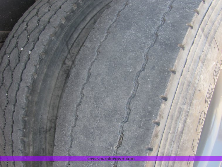 image for item 4622 1998 Volvo dump truck