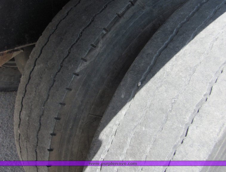 image for item 4622 1998 Volvo dump truck