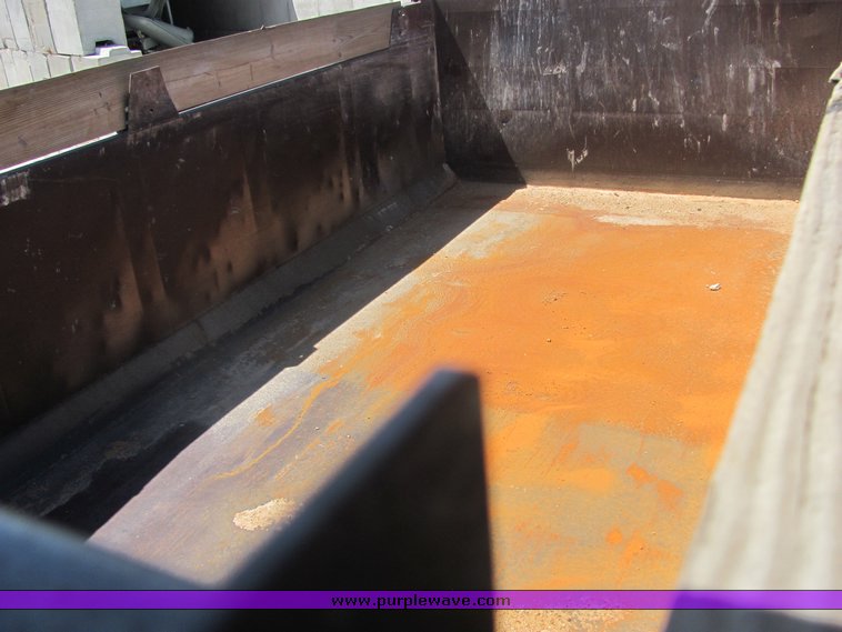 image for item 4622 1998 Volvo dump truck