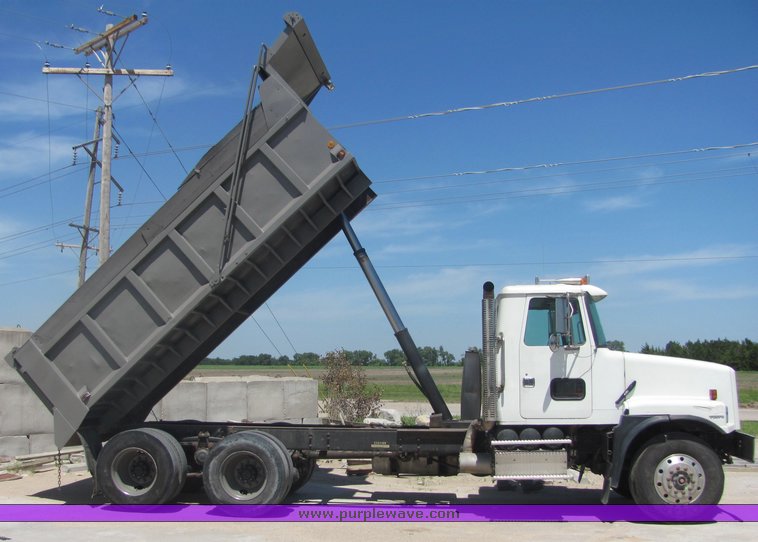 image for item 4622 1998 Volvo dump truck