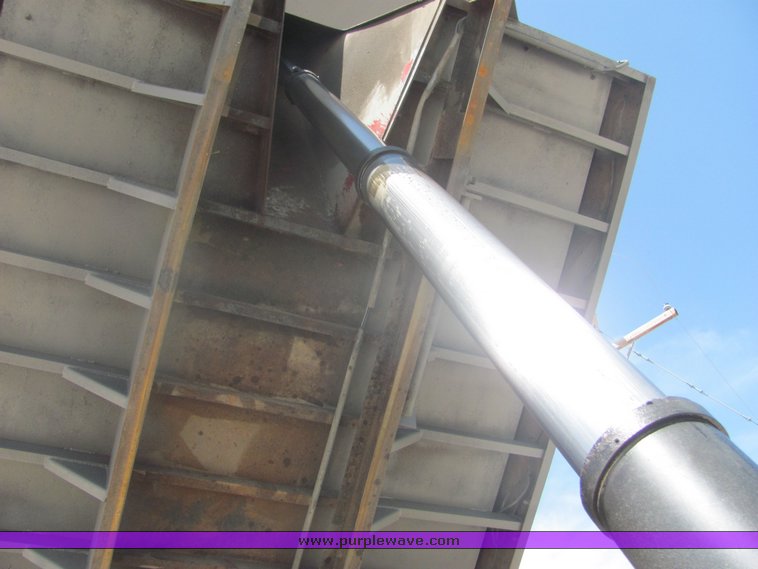 image for item 4622 1998 Volvo dump truck