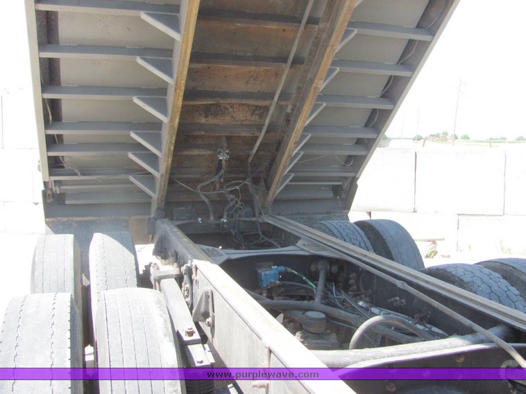 image for item 4622 1998 Volvo dump truck