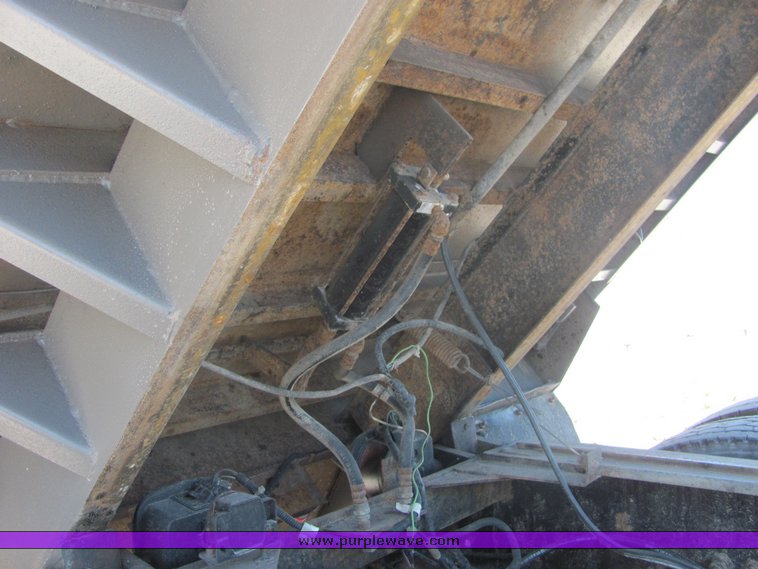 image for item 4622 1998 Volvo dump truck