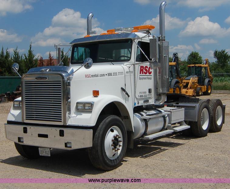 image for item 6040 2004 Freightliner FLD120 semi truck
