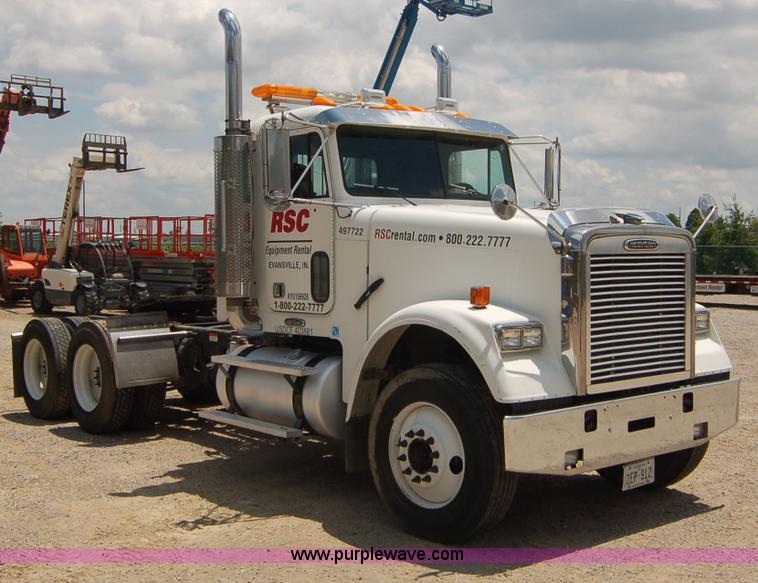image for item 6040 2004 Freightliner FLD120 semi truck