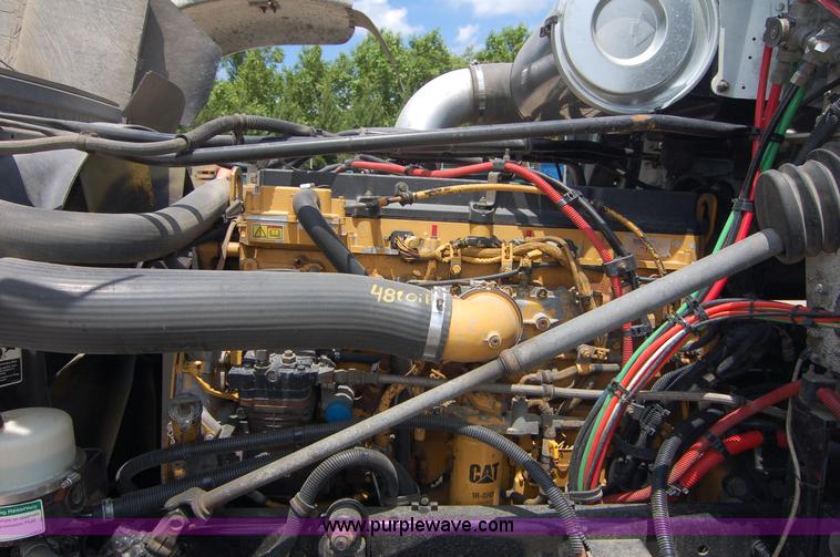 image for item 6040 2004 Freightliner FLD120 semi truck