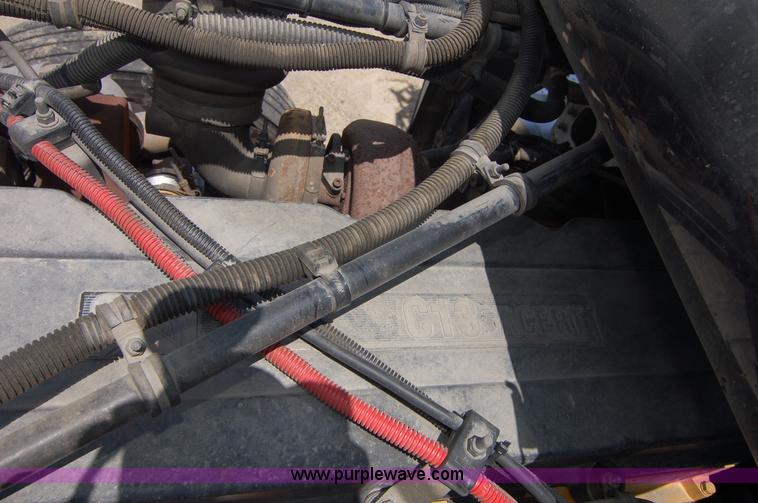 image for item 6040 2004 Freightliner FLD120 semi truck