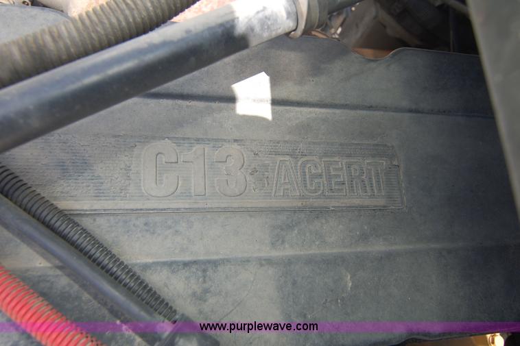 image for item 6040 2004 Freightliner FLD120 semi truck