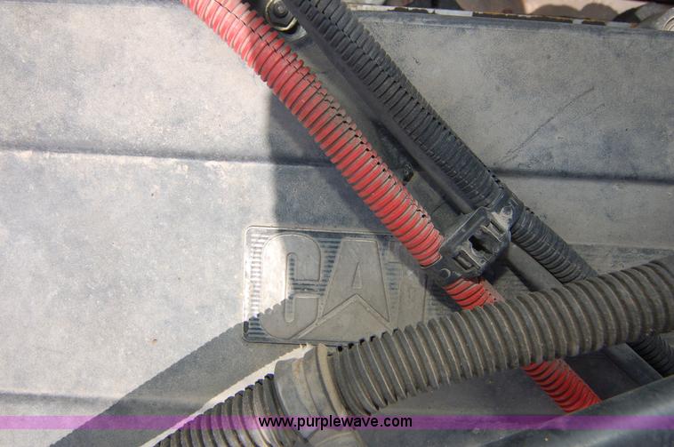 image for item 6040 2004 Freightliner FLD120 semi truck