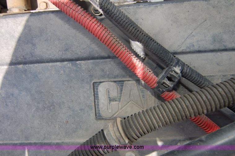 image for item 6040 2004 Freightliner FLD120 semi truck