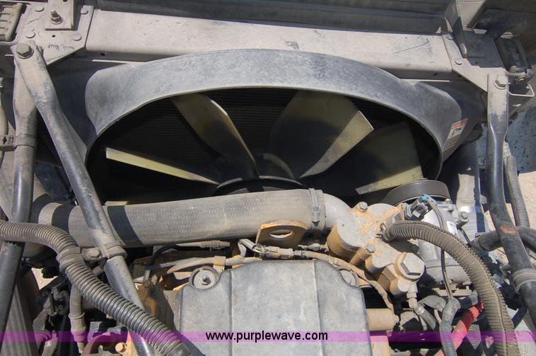 image for item 6040 2004 Freightliner FLD120 semi truck