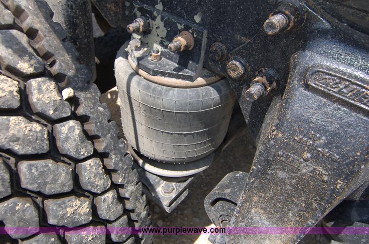 image for item 6040 2004 Freightliner FLD120 semi truck