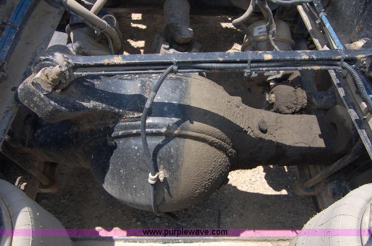 image for item 6040 2004 Freightliner FLD120 semi truck