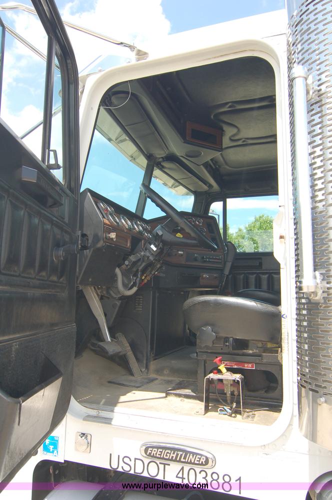 image for item 6040 2004 Freightliner FLD120 semi truck