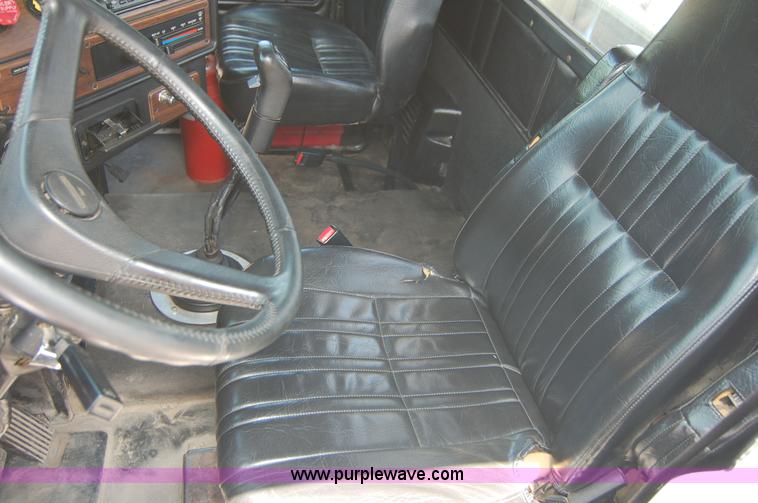 image for item 6040 2004 Freightliner FLD120 semi truck