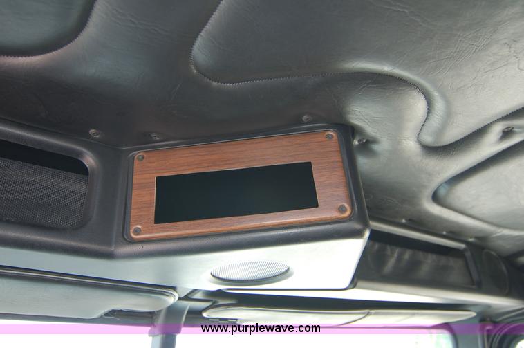 image for item 6040 2004 Freightliner FLD120 semi truck