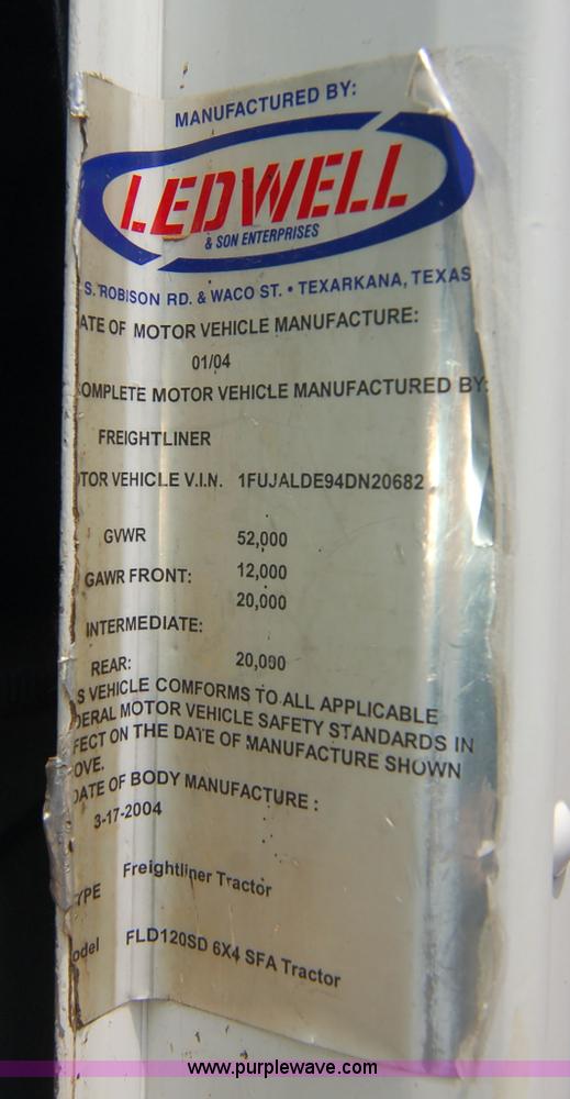 image for item 6040 2004 Freightliner FLD120 semi truck