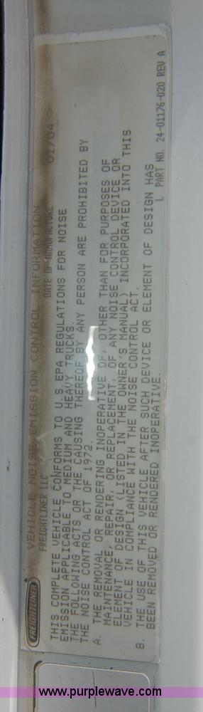 image for item 6040 2004 Freightliner FLD120 semi truck