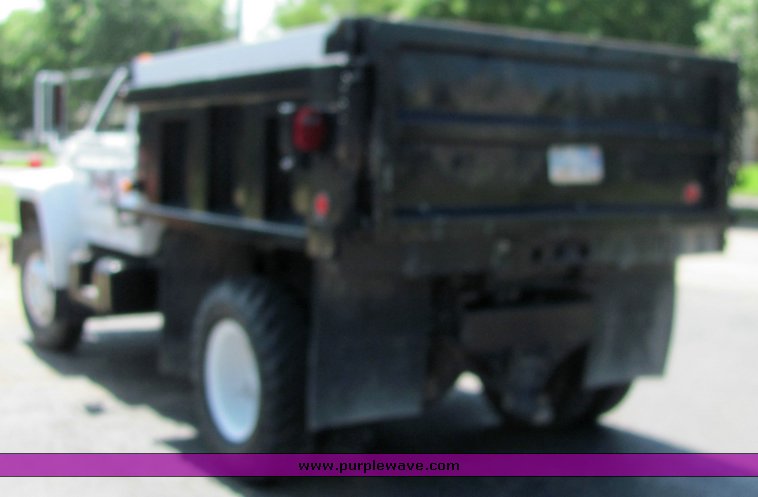 image for item 6106 1983 Ford F700 dump truck