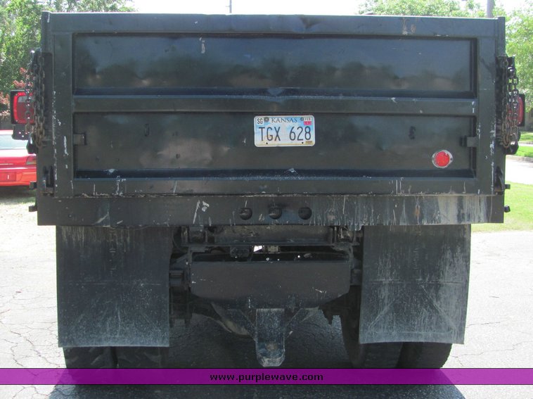 image for item 6106 1983 Ford F700 dump truck