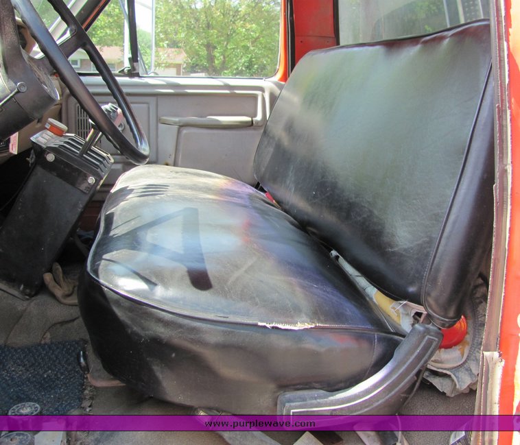 image for item 6106 1983 Ford F700 dump truck