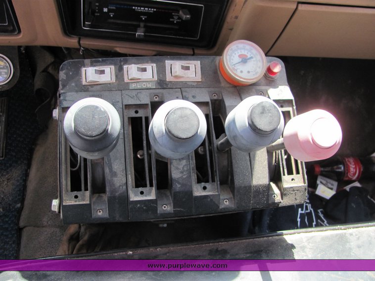 image for item 6106 1983 Ford F700 dump truck