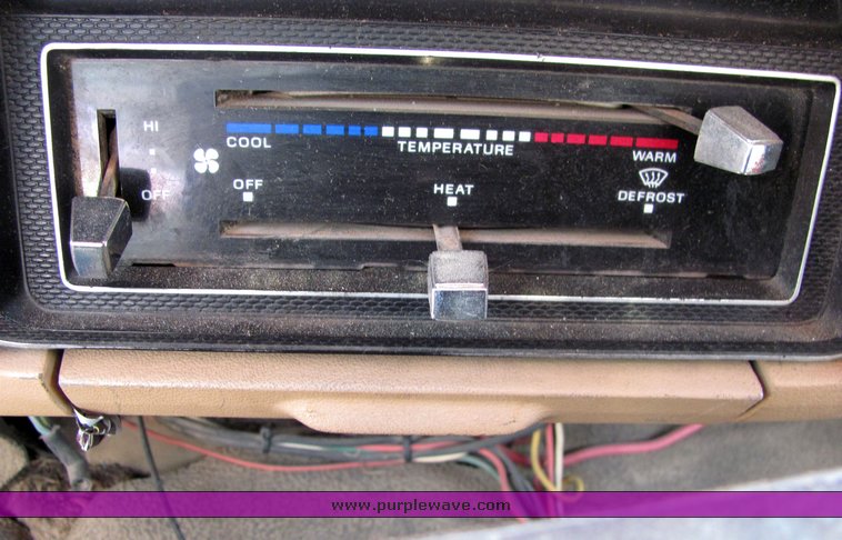 image for item 6106 1983 Ford F700 dump truck