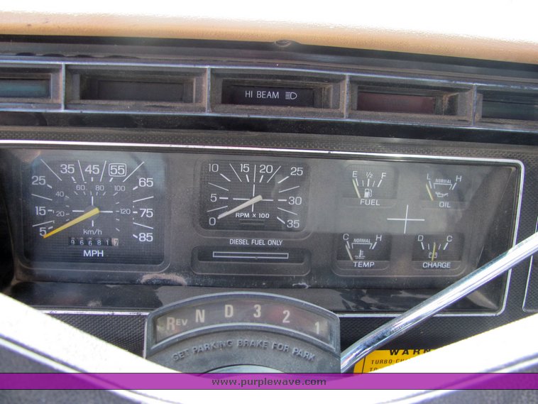 image for item 6106 1983 Ford F700 dump truck