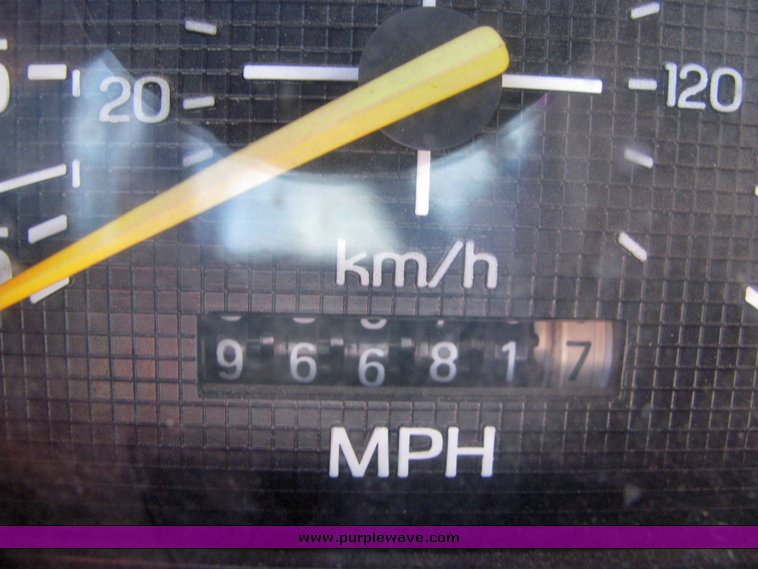 image for item 6106 1983 Ford F700 dump truck